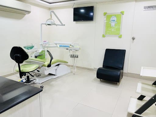 dental implant clinic in Noida